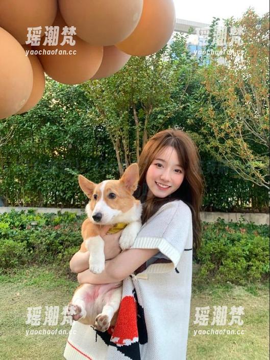 17c吃瓜 “17c吃瓜”发布,究竟隔壁小王又在偷吃啥?
