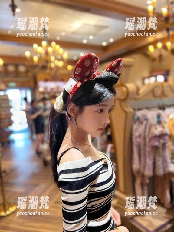 下载17吃瓜网，原来不仅吃瓜，还能感受各种青春气息的流动。