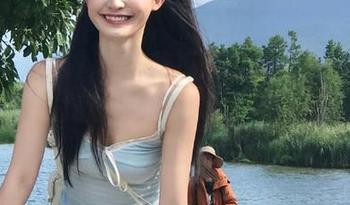 “51吃瓜网”就像个“传送门”，在付款的时候让我想起了昨晚的梦。
