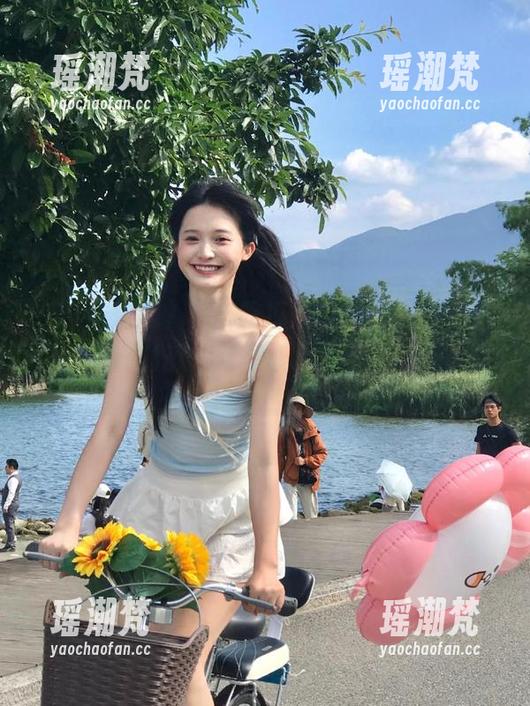 “51吃瓜网”就像个“传送门”，在付款的时候让我想起了昨晚的梦。