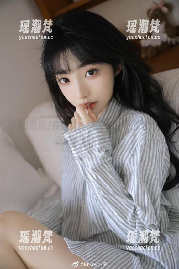 在线捕捉66吃瓜，心里那个八卦的火苗在跳跃。