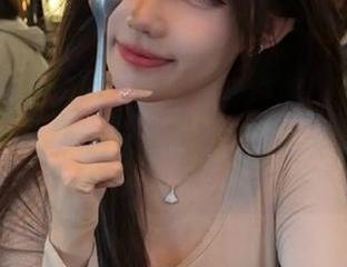 在zzzttt.com导航帮助下，我似乎成了八卦的行家，耳朵都要起茧了……