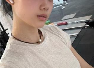 免费吃瓜导航提供给我无限选择，我却还是只能选自己能消化的晚上八卦…谁多还不能呢？