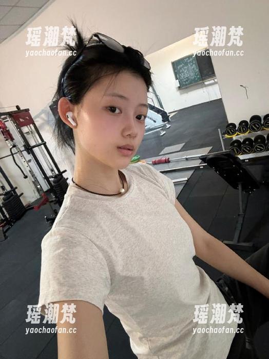 免费吃瓜导航提供给我无限选择，我却还是只能选自己能消化的晚上八卦…谁多还不能呢？