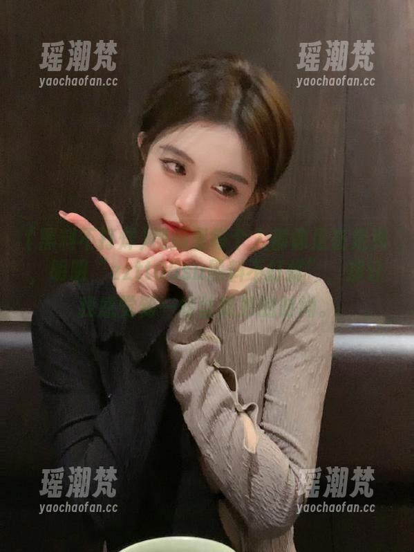 视频里每个人都像是在走秀，明明“zztt05su黑料不打烊”，却让我感觉到一丝丝微妙的时尚。