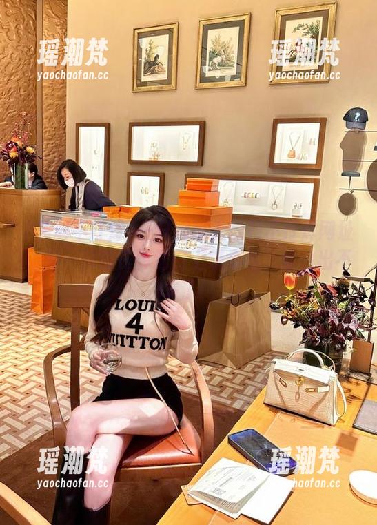 一只脚踏入黑料不打烊网址，另一只脚在传送门上跳恰恰，哈哈出不来了！