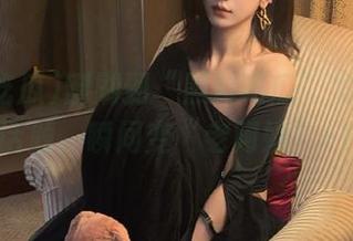 刚刷到“黑料吃瓜”发布的热门话题，瞬间变“老阿姨”+1。