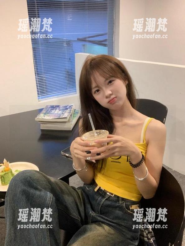 穿越到“黑料爆料馆”网站，点赞按钮在哪儿，我简直要玩疯了！