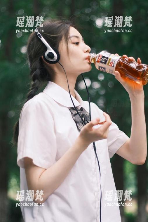 沉迷黑料社官网视频，明明是想放松，结果刷着刷着看哭了…